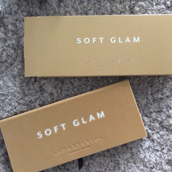 Anastasia soft glam palette - Picture 1 of 4